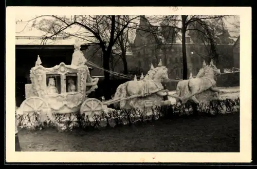 AK Nürnberg, Hauptbahnhof, Eisplastik: Kutsche