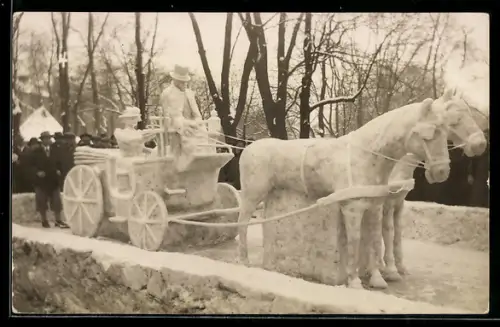 AK Eisplastik: Frau in einer Kutsche