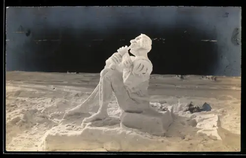 AK Eisplastik: Sitzender Mann