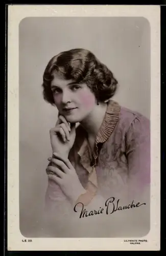 AK Marie Blanche, Portrait