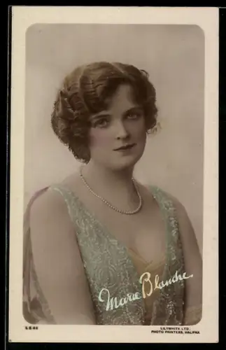 AK Marie Blanche im Trägerkleid, Portrait