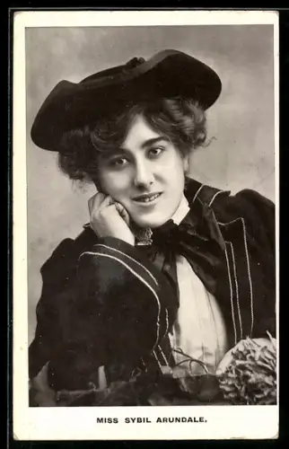 AK Sybil Arundale, Portrait mit Hut