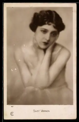 AK Suzy Vernon, Portrait