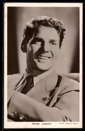 AK Pierre Aumond lächelt, Portrait