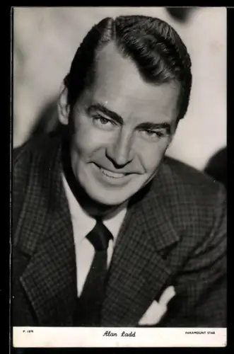 AK Alan Ladd lächelt, Portrait