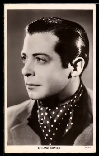 AK Fernand Gravet, Portrait mit Seidenschal