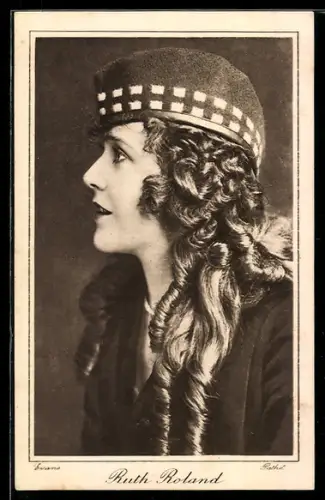 AK Schauspielerin Ruth Roland im Kostüm einer Filmrolle