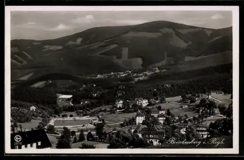 AK Brückenberg, Ortsansicht mit Blick auf das Gebirgsstrandbad Rübezahl