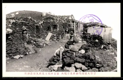 AK Fuji, Häuser auf dem Gipfel