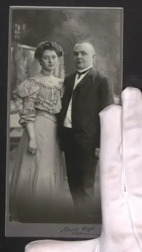 Fotografie Atelier Kegel, Elberfeld, Herzogstrasse 32, Pärchen in eleganter Kleidung