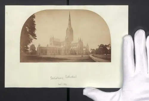 2 Fotografien Ansicht Salisbury, Cathedral, Interior and Exterior, Grossformat 25 x 16cm