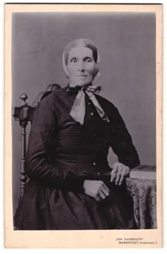 Fotografie Joh. Averhoff, Barmstedt, Kirchenstr. 7, Porträt einer älteren Dame