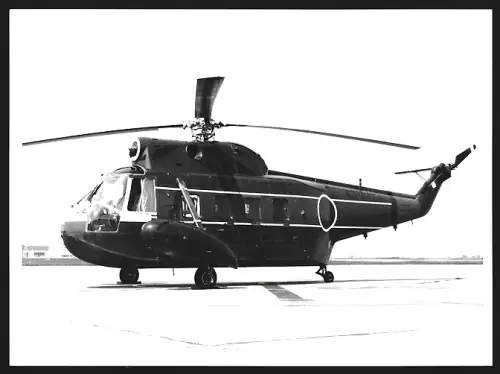 Fotografie Hubschrauber Sikorsky S-62 auf Flugfeld, Hubschrauber für Such- und Rettungsdienst