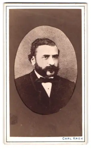 Fotografie Carl Kroh, Wien, Piaristengasse 12, Porträt des Herrn Franz Hoffmann