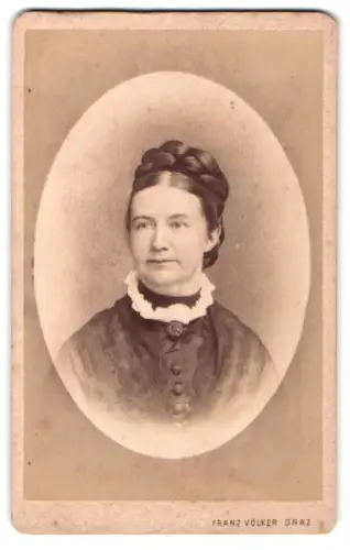 Fotografie Franz Völker, Graz, Realschulgasse 6-8, Porträt der Frau Josephine Robiczek