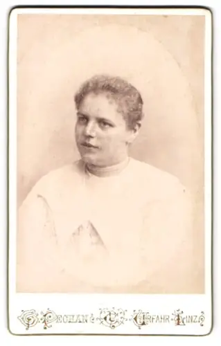 Fotografie G. Pechan, Urfahr-Linz, Rudolfstrasse 3, Porträt der Frau Anna Reischl