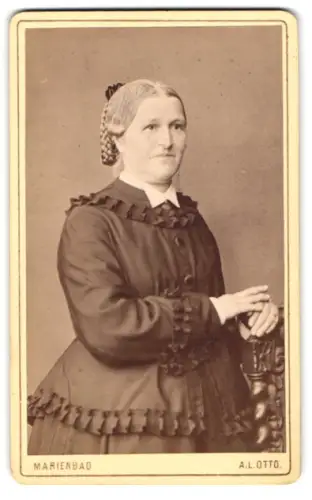 Fotografie A.L. Otto, Marienbad, Ferdinandsstrasse, Porträt der Frau Rosalie Carmine, Okt. 1877