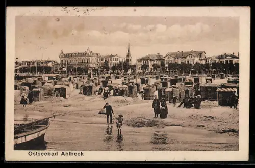 AK Ahlbeck, Strand mit Badegästen und Strandkörben