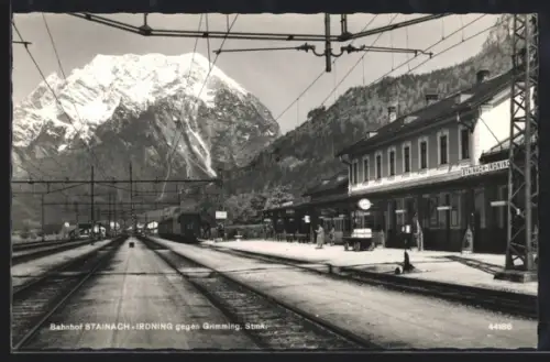AK Stainach, Bahnhof Stainach-Irdning gegen Grimming, Güterzug