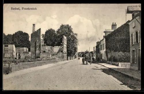 AK Rethel, Zerstörte Strasse mit Ruinen