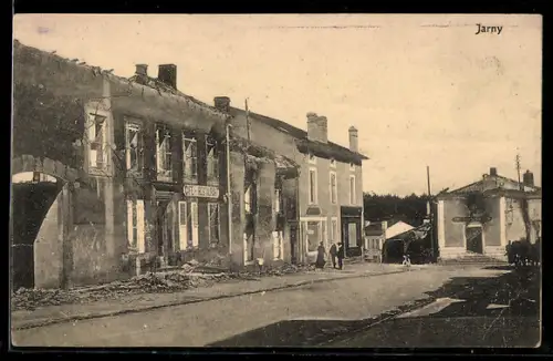 AK Jarny, Zerstörte Häuser an der Strasse, Cafe