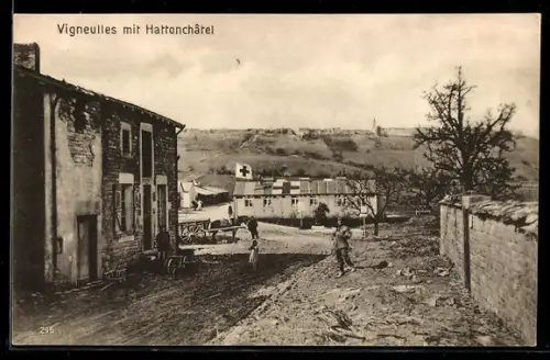 AK Vigneulles, Ortsansicht mit Hattonchâtel, Rotkreuzgebäude