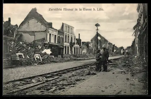 AK La Basse b. Lille, Zerstörte Häuser und Soldaten