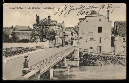 AK Neufchâtel a. d. Aisne, Brücke über die Aisne mit Häusern