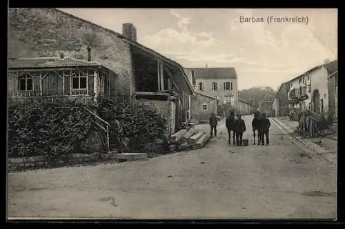 AK Barbas, Dorfstrasse mit Pferd und Passanten