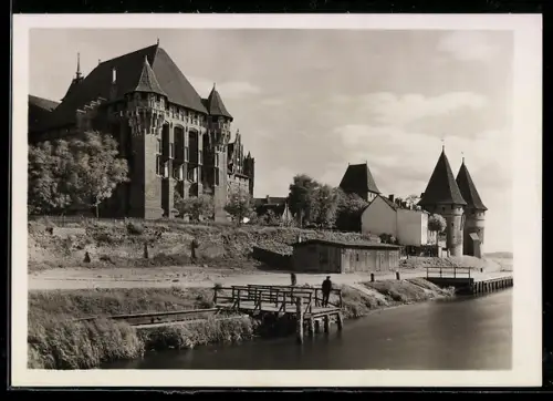 AK Marienburg, Blick zum Schloss des Deutschen Ritterordens, Hochmeisterpalast und Brückentor