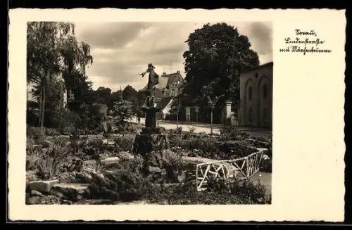 AK Sorau, Lindenstrasse mit Märchenbrunnen