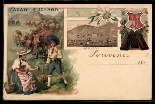 Lithographie Sarnen, Reklame für Cacao Suchard, Liebespaar in Tracht, Kühe, Schafe, Ortsansicht, Wappen