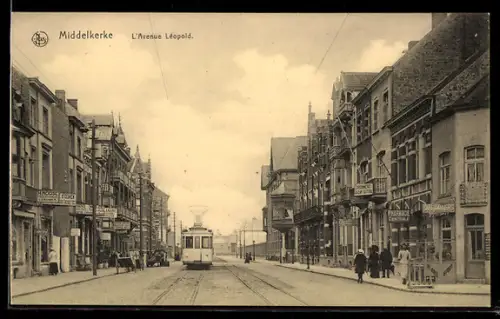 AK Middelkerke, L`avenue Leopold, Strassenbahn unterwegs