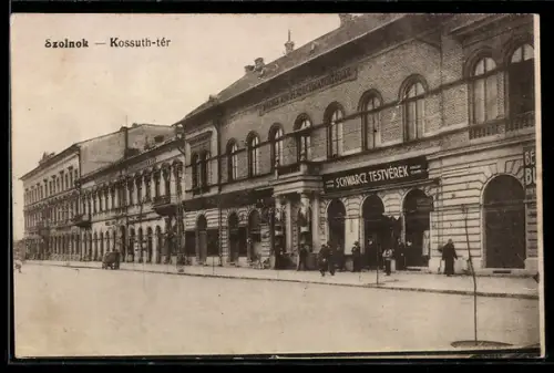 AK Szolnok, Kossuth-ter mit Schwarcz Testverek