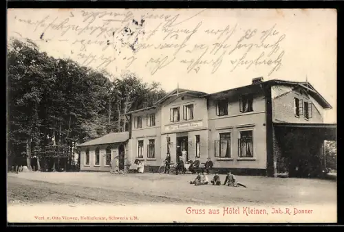 AK Bad Kleinen, Hotel Kleinen und Mann mit Fahrrad