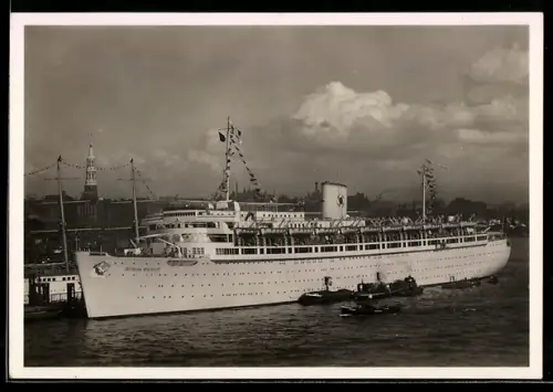 AK Hamburg, KDF-Passagierschiff Wilhelm Gustloff im Hamburger Hafen