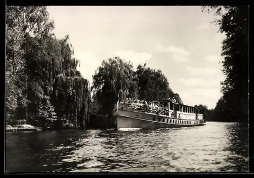 AK Fahrgastschiff Heinrich Zille der Weissen Flotte Berlin bei Fahrt im Kanal, Binnenschiff