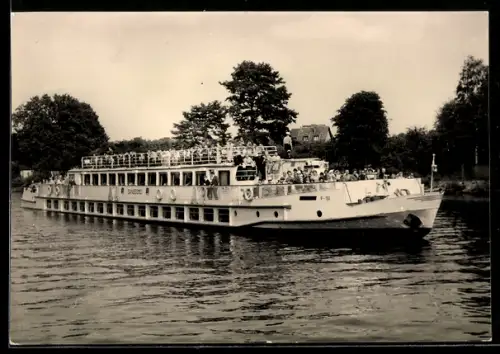 AK Fahrgastschiff M.S. Sanssouci der Weissen Flotte Potsdam mit zahlreichen Passagieren an Deck, Binnenschiff