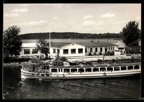 AK Fahrgastschiff M.S. Berlin der Weissen Flotte Potsdam nahe dem Ufer, Binnenschiff