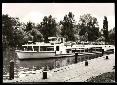 AK Fahrgastschiff M.S. Brandenburg der VEB Verkehrsbetriebe Brandenburg, Binnenschiff