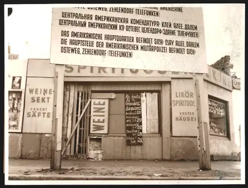 Fotografie Ansicht Berlin, Spirituosengeschäft in der Köpenickerstrasse Ecke Bethaniendamm, Lastwagen fuhr in den Laden