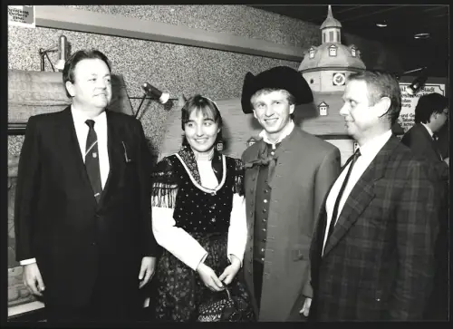 Fotografie Holger Börner, Ministerpräsident von Hessen, im Gruppenbild 1986