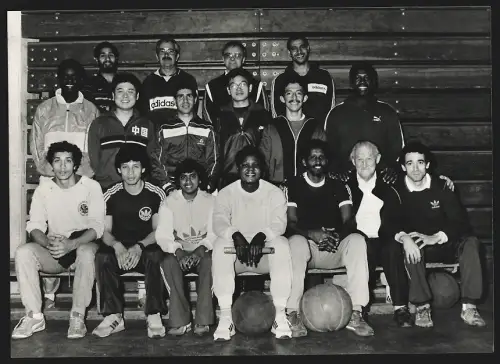 Fotografie Gruppenfoto einer Basketball-Mannschaft 1986