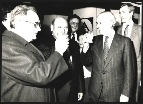 Fotografie Walter Mamper stösst an