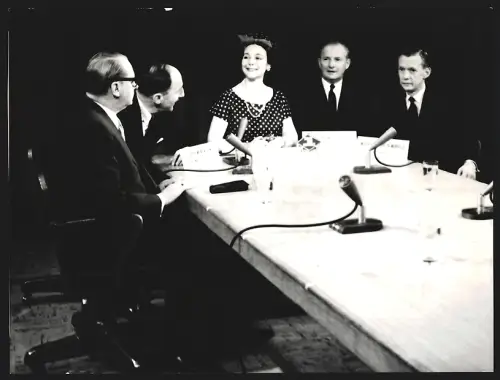 Fotografie Heinrich v. Brentano, Joseph Luns, Ruth Hagy, Selwyn Lloyd, Couve de Murville zum 10. Jahrestag d. NATO 1959