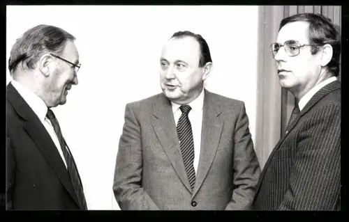 Fotografie Politiker Hans-Dietrich Genscher im Gespräch