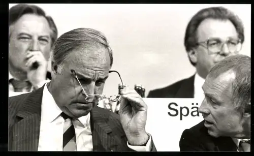 Fotografie Bundeskanzler Helmut Kohl auf einer Tagung