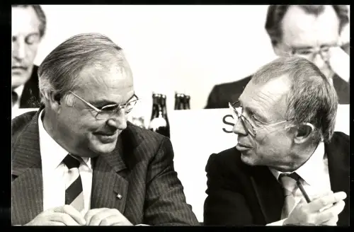 Fotografie Bundeskanzler Helmut Kohl nebst Heiner Geissler