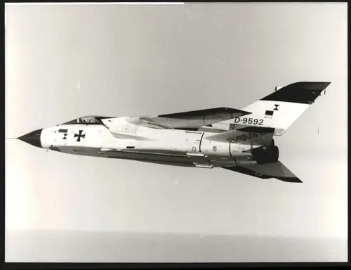 Fotografie Flugzeug Panavia Tornado P04 der Bundeswehr, Prototyp mit Kennung D-9592