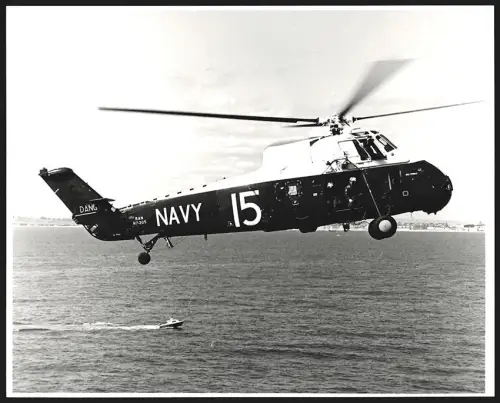 Fotografie Hubschrauber Sikorsky S-58 Miss Wobbles der US-Navy mit Kennung N7-205